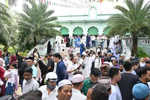 Rất đông các tín đồ Hồi giáo có mặt tại thánh đường Jamia Al-Musulman