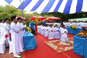 Lễ cầu siêu các Anh hùng liệt sĩ tại Công viên Lê Thị Riêng