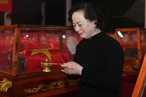Tăng, ni, phật tử và người dân TPHCM cầu nguyện, tri ân các Anh hùng liệt sĩ