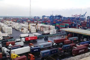 Xử nghiêm vụ 213 container hàng quá cảnh từ cảng Cát Lái đi Campuchia nhưng không xuất cảnh  ​