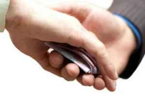 Tham nhũng "vặt" đã thành nét văn hoá xấu xí của người Việt