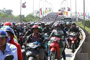 Hạn chế sử dụng phương tiện cơ giới cá nhân tại Hà Nội và TPHCM