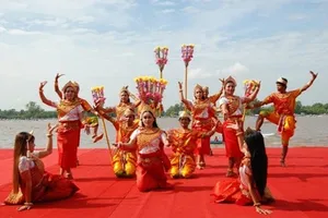 Chúc mừng Tết cổ truyền Chôl Chnăm Thmây của đồng bào dân tộc Khmer  ​