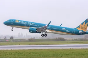  Từ ngày 15-9-2020, Việt Nam nối lại các chuyến bay thương mại quốc tế. Ảnh: VNA