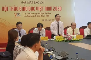 Phó Chủ nhiệm Ủy ban Văn hóa, Giáo dục, Thanh niên, Thiếu niên và Nhi đồng của Quốc hội Phạm Tất Thắng phát biểu tại họp báo