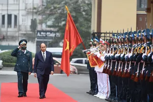 Thủ tướng Nguyễn Xuân Phúc chúc tết cán bộ, chiến sĩ của Sư đoàn 361, Quân chủng Phòng không - Không quân. ẢNH: VIẾT CHUNG