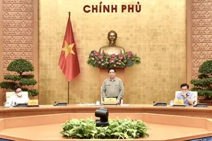 Thủ tướng chủ trì cuộc họp trực tuyến toàn quốc của Ban Chỉ đạo quốc gia phòng chống Covid-19 với các địa phương ngày 9-10. Ảnh: VIẾT CHUNG