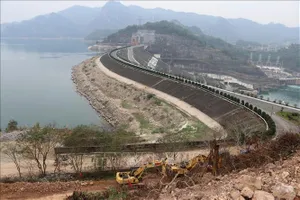 Khẩn trương khắc phục sạt lở khu vực thi công hố móng Nhà máy thủy điện Hòa Bình mở rộng  ​