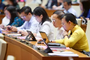 Các đại biểu dự phiên thảo luận Quốc hội ngày 28-10. Ảnh: QUANG PHÚC