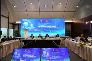 Các đại biểu dự hội thảo chuyên đề sáng 17-12