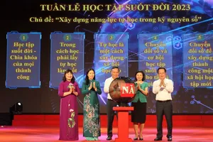 Các đại biểu gửi thông điệp của tuần lễ học tập suốt đời năm 2023