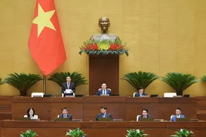 Phiên thảo luận về dự thảo Luật Đất đai (sửa đổi). Ảnh: QUANG PHÚC