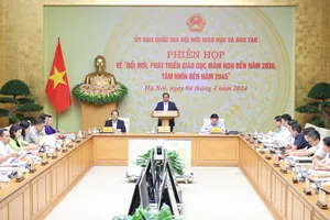 Thủ tướng Phạm Minh Chính chủ trì và phát biểu tại phiên họp của Ủy ban quốc gia Đổi mới GD-ĐT. Ảnh: VIẾT CHUNG