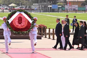 Tổng Bí thư, Chủ tịch nước Trung Quốc Tập Cận Bình vào Lăng viếng Chủ tịch Hồ Chí Minh