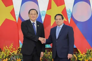 Thủ tướng Phạm Minh Chính gặp Thủ tướng Lào Sonexay Siphandone nhân chuyến sang Việt Nam tham dự Hội nghị thượng đỉnh P4G. Ảnh: VIẾT CHUNG