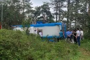 Hiện trường vụ lật xe 