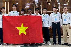 6/6 học sinh Việt Nam giành Huy chương Vàng Olympic giao lưu Toán học
