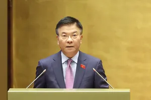 Phó Thủ tướng Lê Thành Long trình bày tờ trình dự án Luật Khoa học, công nghệ và đổi mới sáng tạo, sáng 6-5. Ảnh: QUANG PHÚC