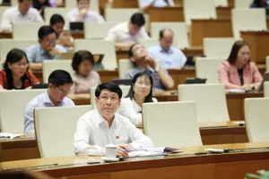 Chủ tịch nước Lương Cường và các đại biểu dự phiên thảo luận tại hội trường sáng 9-5. Ảnh: QUANG PHÚC