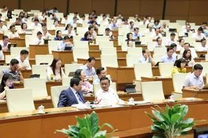 Thủ tướng Phạm Minh Chính và các đại biểu dự phiên họp sáng 15-5. Ảnh QUANG PHÚC