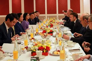 Phó Thủ tướng Trần Hồng Hà dự buổi ăn sáng - làm việc theo lời mời của Tổng thống Pháp Emmanuel Macron