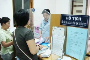 Cá nhân có quyền lựa chọn thực hiện thủ tục hộ tịch tại nơi cư trú hoặc nơi khác