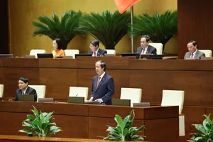 Phiên thảo luận về 2 nghị quyết. Ảnh: QUANG PHÚC