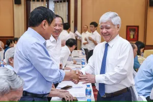 Đồng chí Đỗ Văn Chiến, Chủ tịch Ủy ban Trung ương MTTQ Việt Nam và các đại biểu dự hội nghị