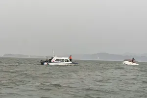  Thủ tướng yêu cầu khẩn trương tìm kiếm cứu nạn, khắc phục hậu quả vụ lật tàu tại Quảng Ninh: