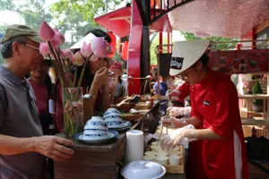 Hộ, cá nhân kinh doanh có doanh thu từ 1 tỷ đồng/năm trở lên phải sử dụng hoá đơn điện tử từ máy tính tiền có kết nối với cơ quan thuế. Ảnh: HÀ NGUYỄN