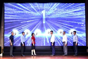 Các đại biểu thực hiện nghi thức phát động cuộc thi