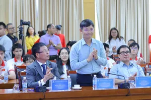 Các đại biểu dự họp báo