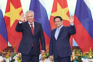 Thủ tướng Phạm Minh Chính và Chủ tịch Duma Quốc gia Nga Vyacheslav Volodin. Ảnh: QUANG PHÚC
