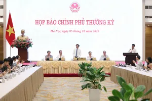 Họp báo Chính phủ thường kỳ, chiều 5-10. Ảnh: QUANG PHÚC
