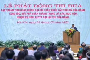 Thủ tướng Chính phủ Phạm Minh Chính, Chủ tịch Hội đồng Thi đua – Khen thưởng Trung ương chủ trì lễ phát động thi đua cao điểm lập thành tích chào mừng Đại hội XIV của Đảng. Ảnh: VIẾT CHUNG