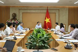 Phó Thủ tướng Trần Hồng Hà chủ trì cuộc họp nghe báo cáo về dự thảo Nghị định sửa đổi, bổ sung về nhà ở xã hội