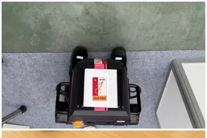 Hình ảnh mẫu robot hai chân do Đại học Bách khoa Hà Nội trưng bày, được cho là đã che hoàn toàn logo và nhãn mác của nhà sản xuất nước ngoài