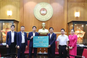 Ủy ban Trung ương MTTQ Việt Nam tiếp nhận ủng hộ đồng bào bị mưa lũ