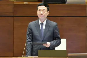 Bộ trưởng Bộ Khoa học và Công nghệ Nguyễn Mạnh Hùng phát biểu giải trình, làm rõ một số vấn đề đại biểu Quốc hội nêu, sáng 21-11. Ảnh QUANG PHÚC