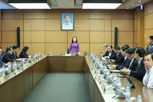 Đoàn đại biểu Quốc hội TPHCM thảo luận tại tổ sáng 21-11. Ảnh: QUANG PHÚC