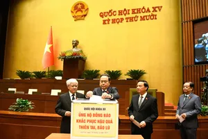 Đại biểu Quốc hội ủng hộ đồng bào khắc phục hậu quả thiên tai, bão lũ