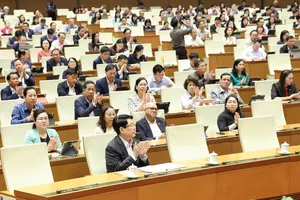 Các đại biểu dự phiên họp sáng 10-12. Ảnh: QUANG PHÚC