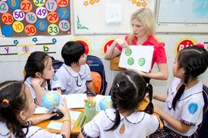 Nghiên cứu cơ chế, chính sách cho người nước ngoài dạy ngoại ngữ tại các trường công lập