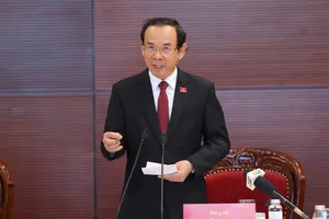 Đồng chí Nguyễn Văn Nên phát biểu tại phiên thảo luận tại tổ của Đoàn đại biểu TPHCM, chiều 20-1. Ảnh: QUANG PHÚC