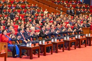 Các đồng chí lãnh đạo, nguyên lãnh đạo Đảng, Nhà nước và các đại biểu dự phiên khai mạc, sáng 20-1. Ảnh: VIẾT CHUNG