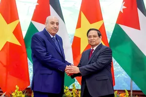 Thủ tướng Phạm Minh Chính và Chủ tịch Hạ viện Jordan Mazen Turki El Qadi. Ảnh: QUANG PHÚC