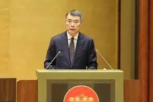 Trưởng Ban Tổ chức Trung ương Lê Minh Hưng trình bày chuyên đề tại hội nghị, sáng 7-2. Ảnh: QUANG PHÚC