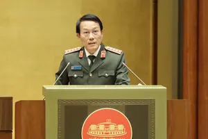 Đồng chí Lương Tam Quang, Ủy viên Bộ Chính trị, Bộ trưởng Bộ Công an truyền đạt chuyên đề. Ảnh: QUANG PHÚC