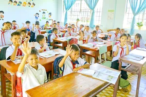 Giờ học tại Trường TH và THCS Nguyễn Văn Trỗi ở làng Klah, xã biên giới Ia Mơ, Gia Lai