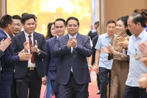 Thủ tướng Phạm Minh Chính đến hội nghị "doanh nghiệp góp phần vào tăng trưởng hai con số và Thủ tướng Chính phủ tri ân doanh nghiệp". Ảnh: VIẾT CHUNG
